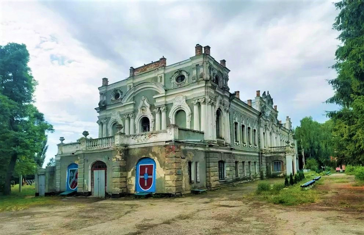 Merinh Palace, Stara Pryluka
