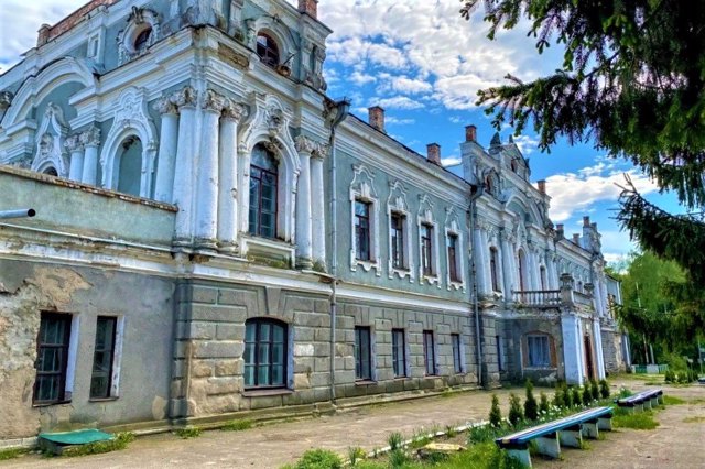 Merinh Palace, Stara Pryluka