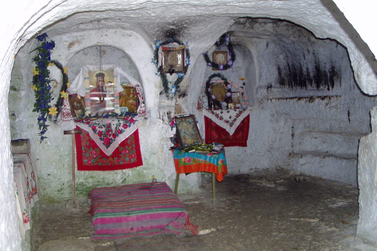 Бакотский пещерный монастырь, Старая Ушица