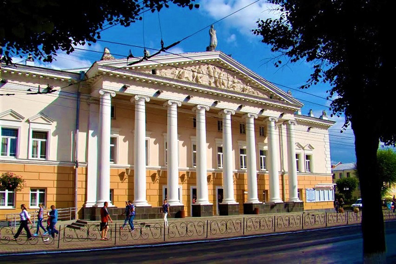Вінницький академічний музично-драматичний театр імені Миколи Садовського, Вінниця