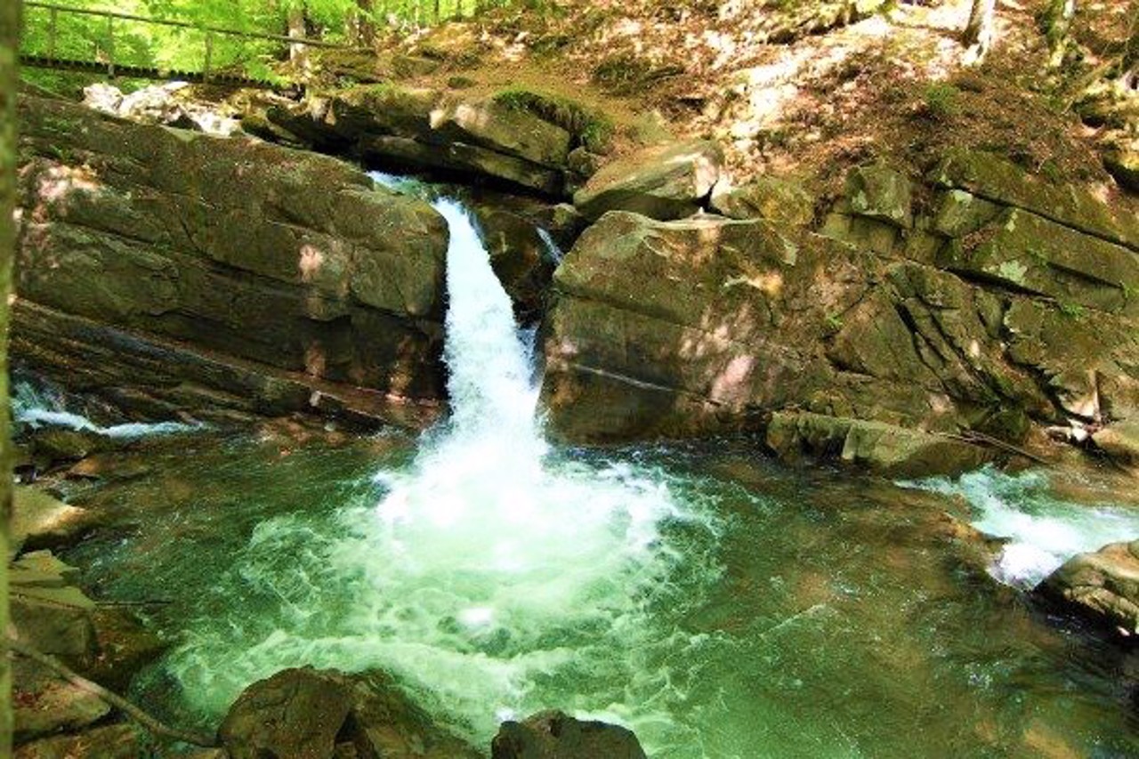 Krutylo Waterfall, Lumshory