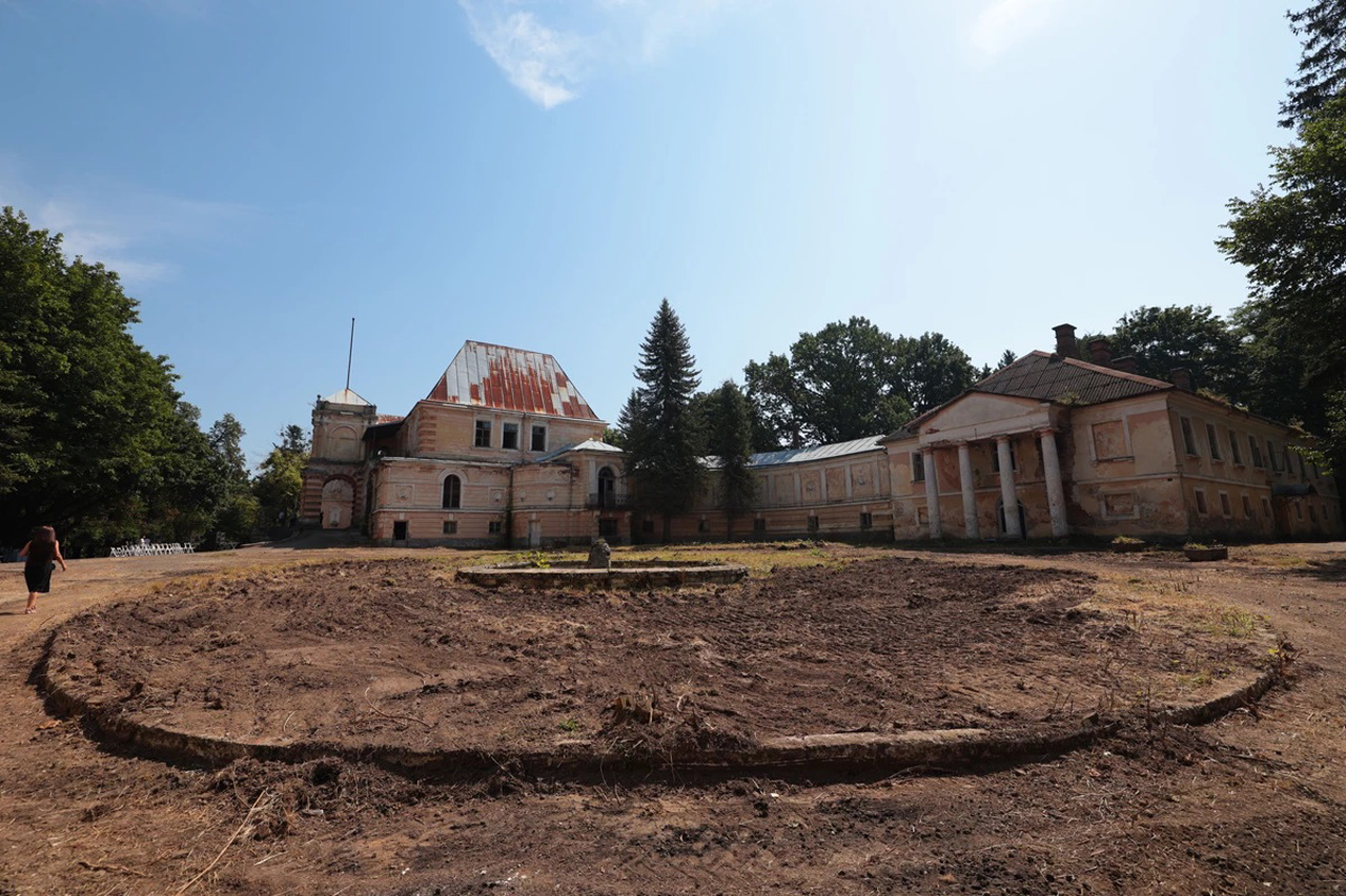 Палац Лянцкоронських, Розділ