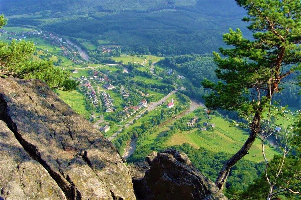 Vysoky Kamin Mountain, Zhdeniievo