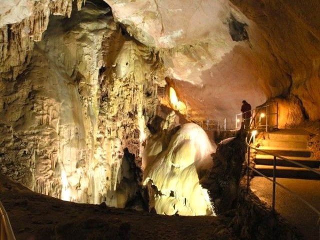 Печера Еміне-Баїр-Хосар, Мраморне