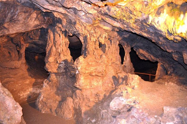 Kizil-Koba Cave, Perevalne