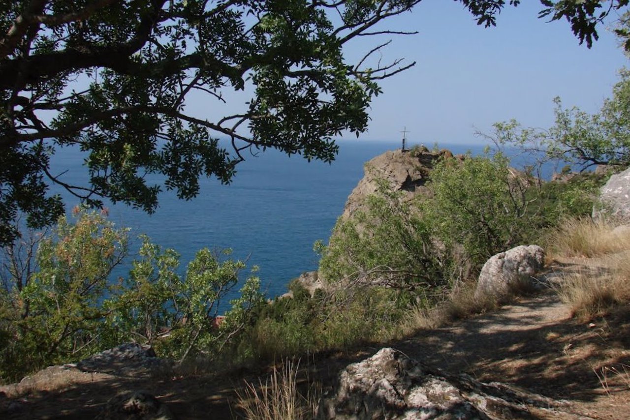 Скеля Іфігенія, Берегове