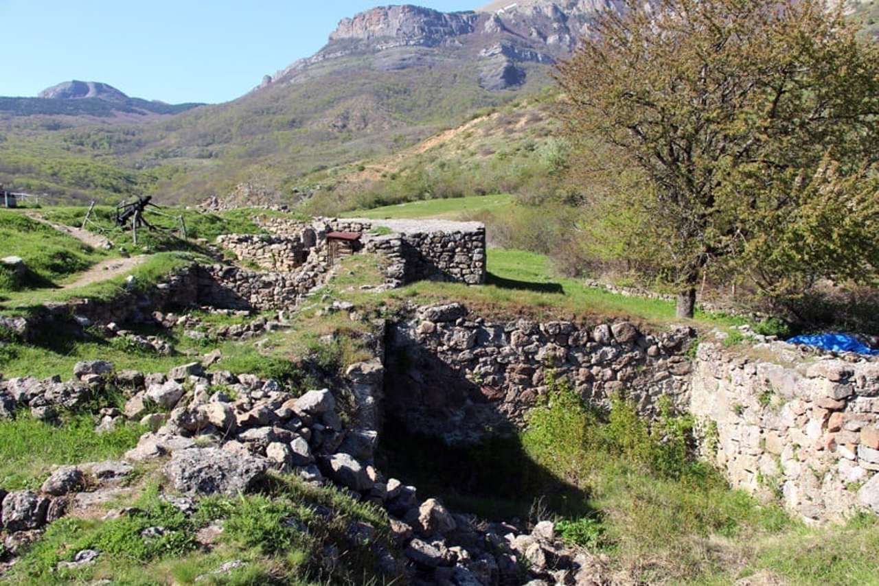 Funa Fortress, Luchyste
