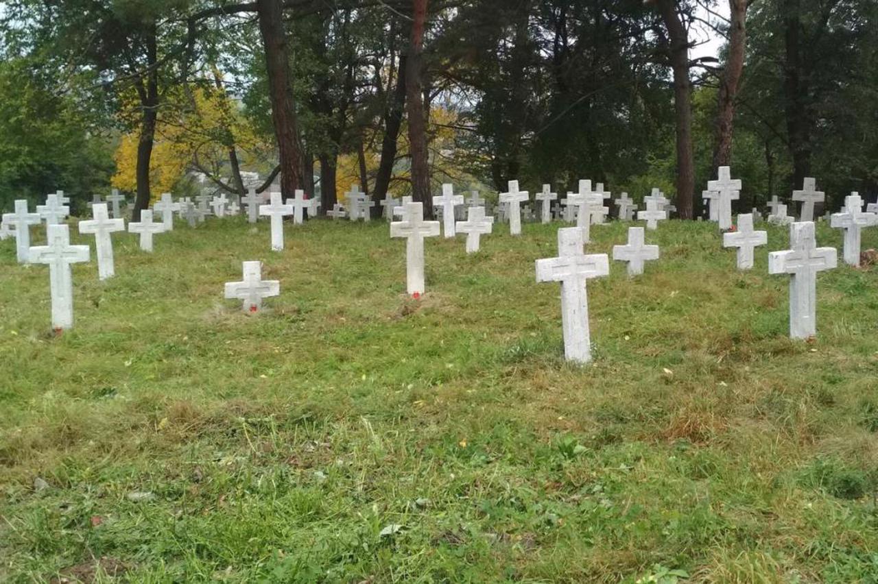 Военное кладбище, Глинск