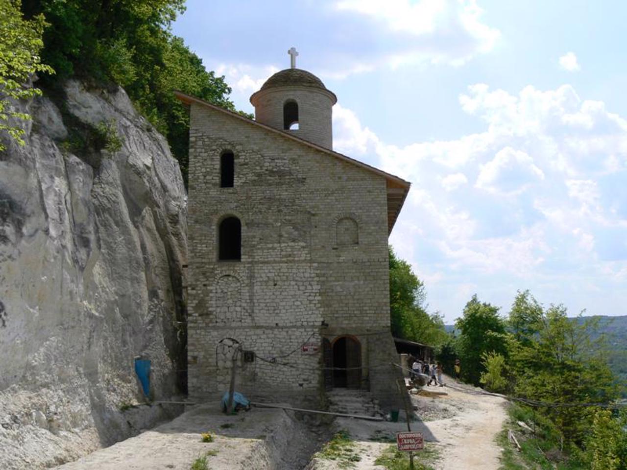 Лядівський Усікновенський скельний монастир, Лядова