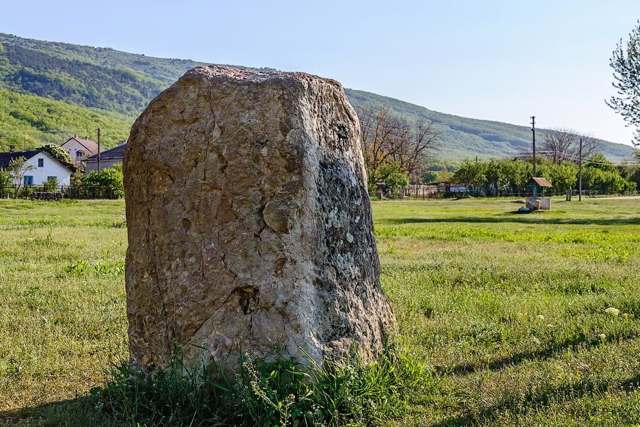 Скельские менгиры, Родниковское