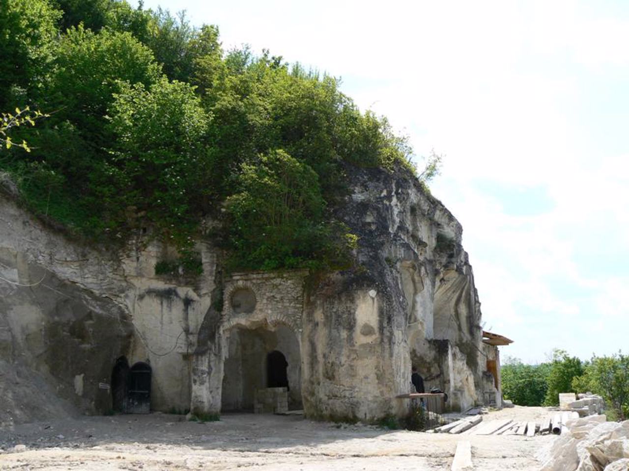 Лядівський Усікновенський скельний монастир, Лядова