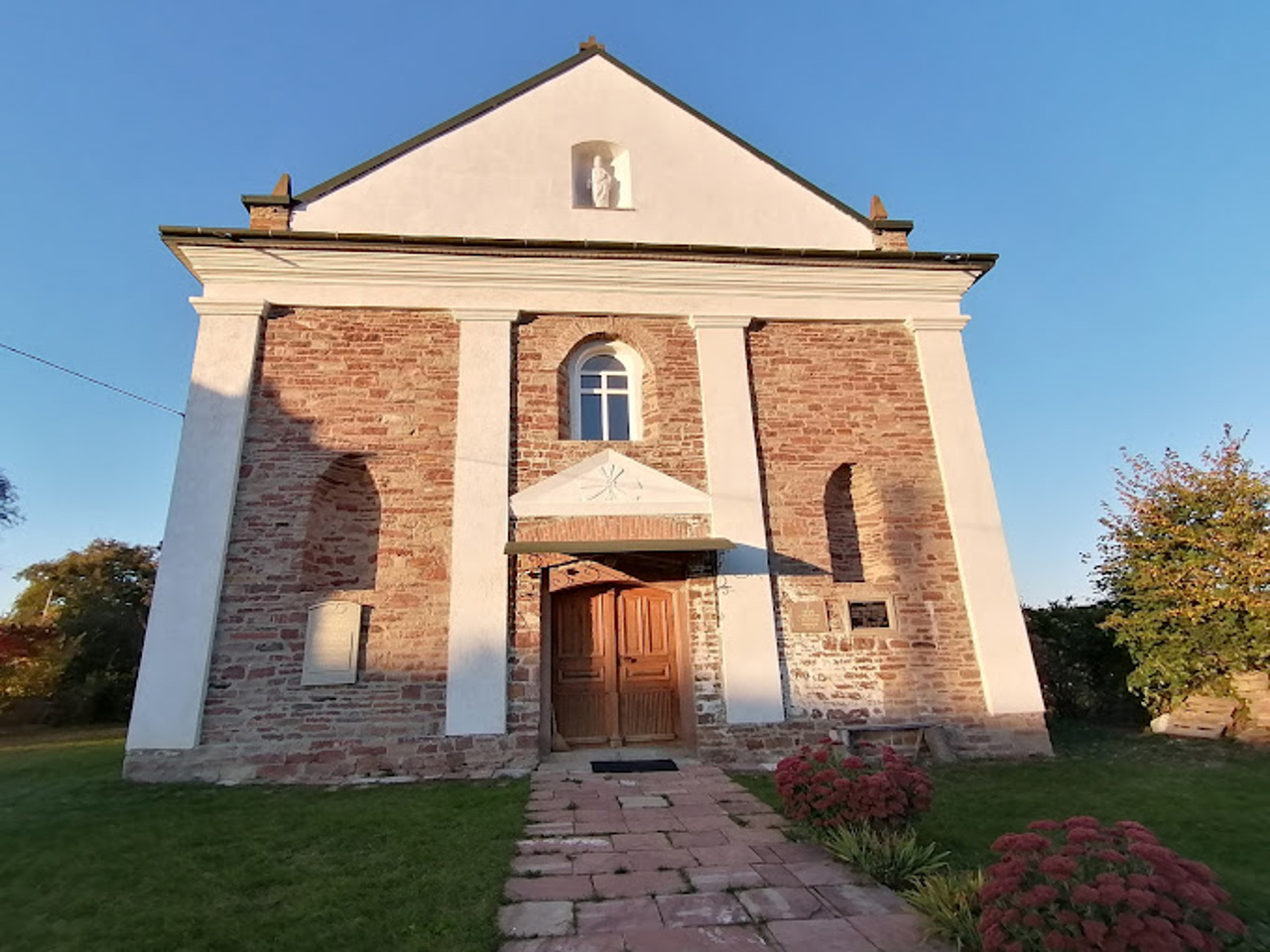 Церква Святого Димитрія Мироточивого, Острівець