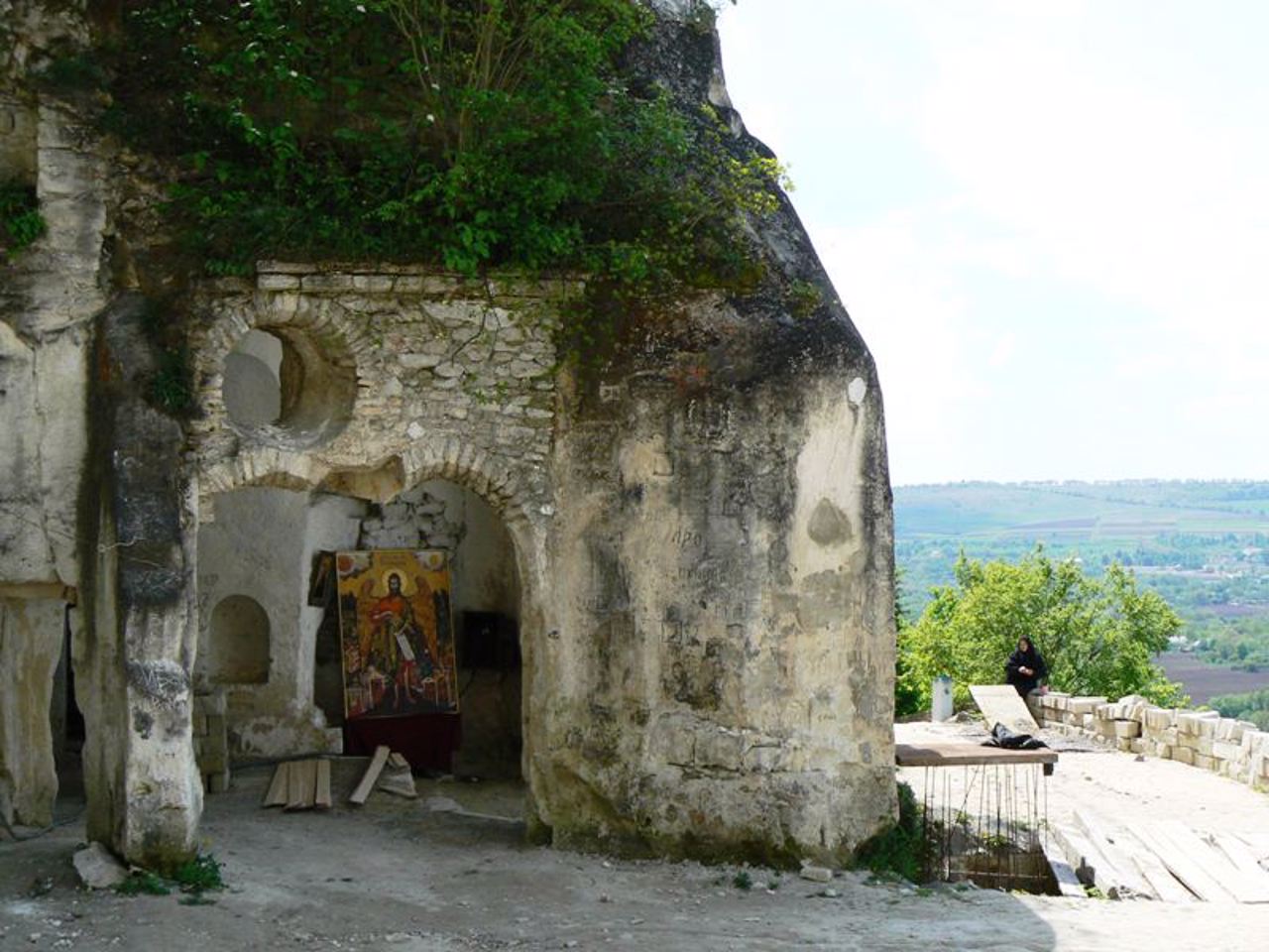 Лядовский Усекновенский скальный монастырь, Лядова