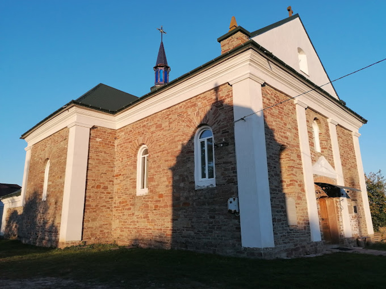 Церква Святого Димитрія, Острівець