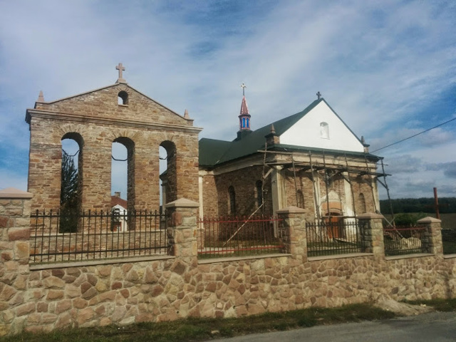 Церква Святого Димитрія, Острівець