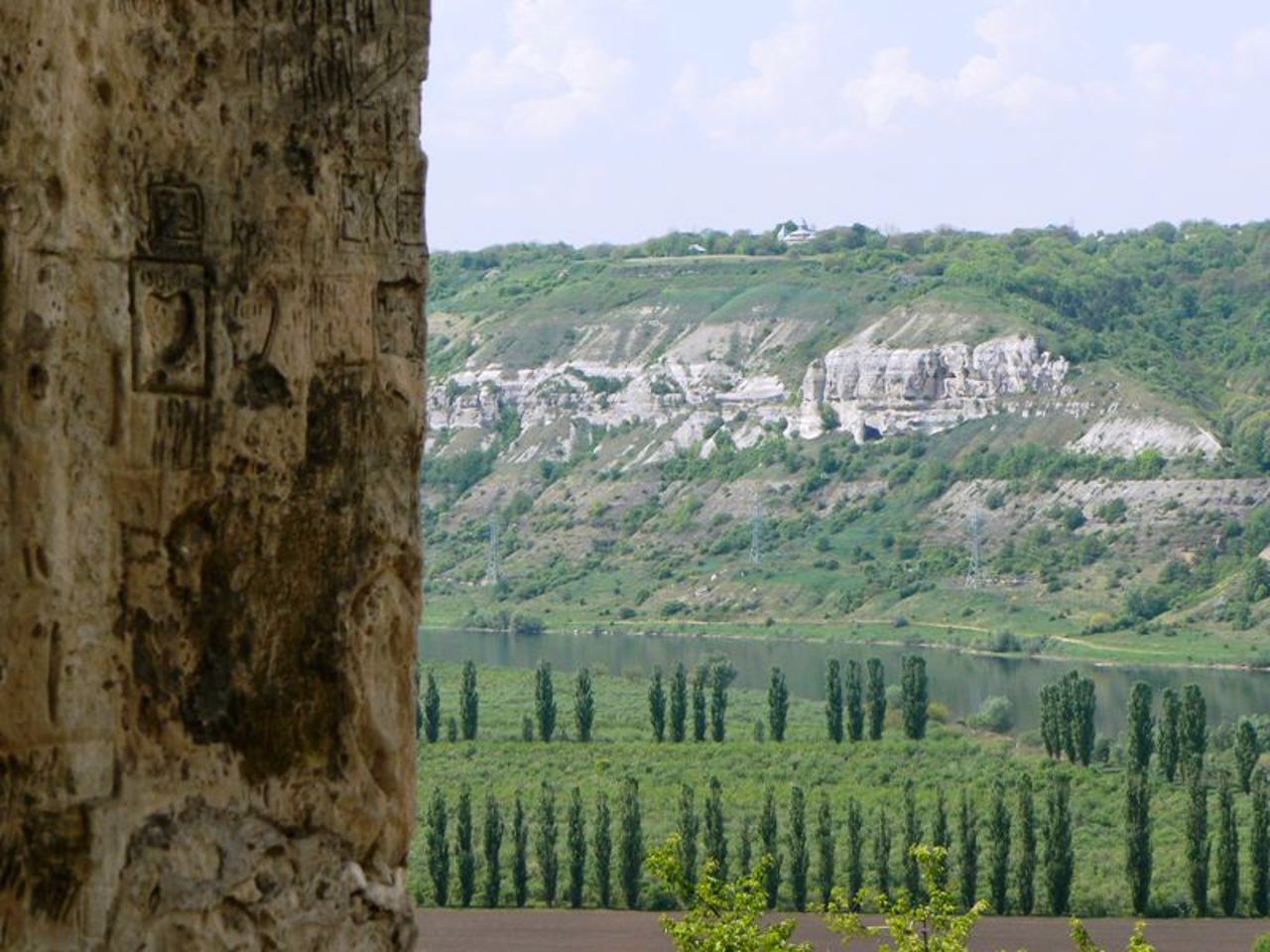 Лядівський Усікновенський скельний монастир, Лядова