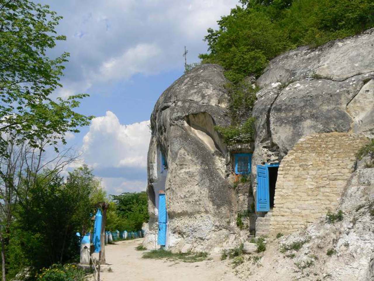 Лядівський Усікновенський скельний монастир, Лядова
