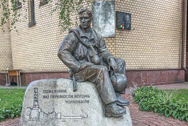 Пам'ятник пожежникам, Київ