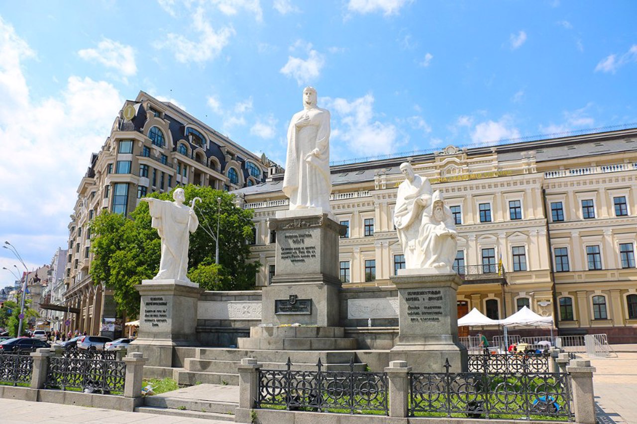 Памятник княгини Ольге, Киев