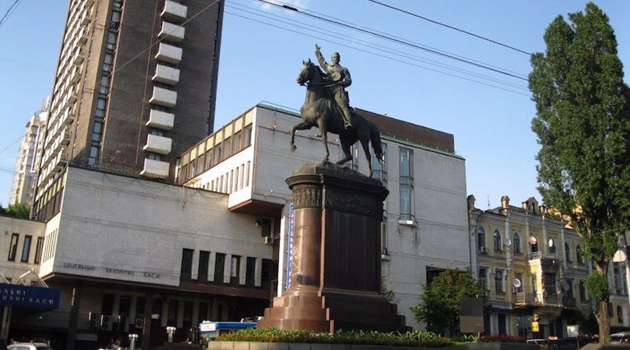 Mykola Shchors Monument, Kyiv