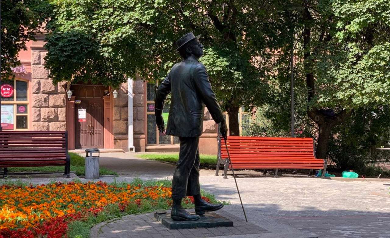 Пам'ятник Паніковському, Київ