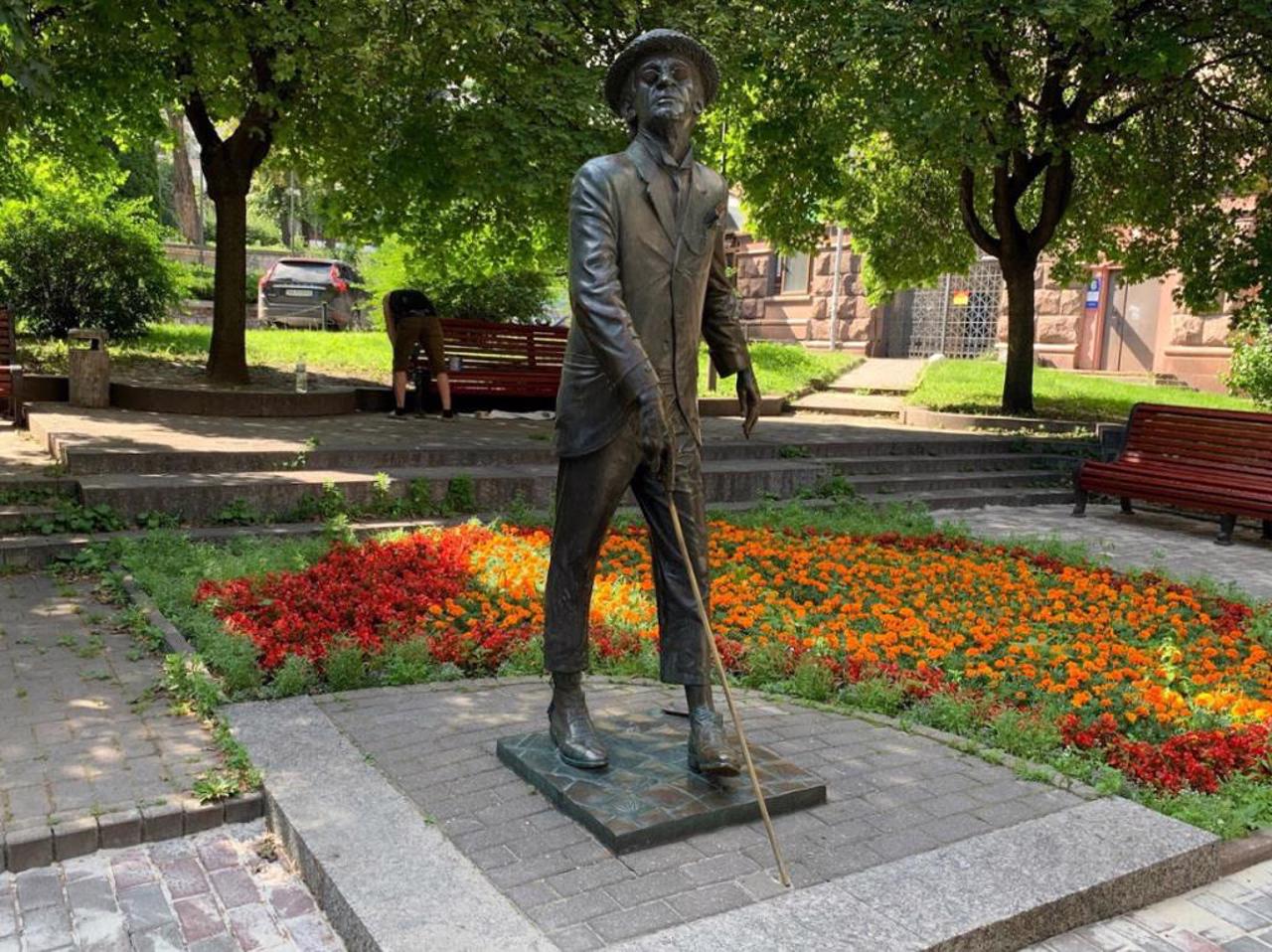 Panikovsky Monument, Kyiv