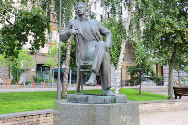 Пам'ятник Лесю Курбасу, Київ