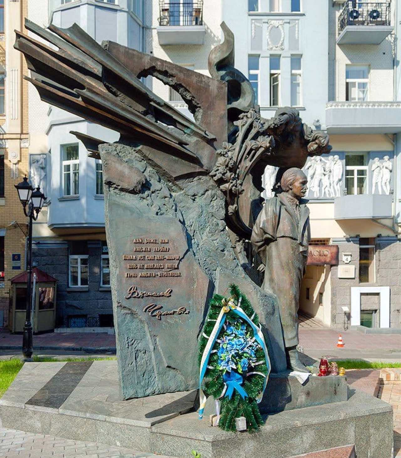 Vyacheslav Chornovil Monument, Kyiv