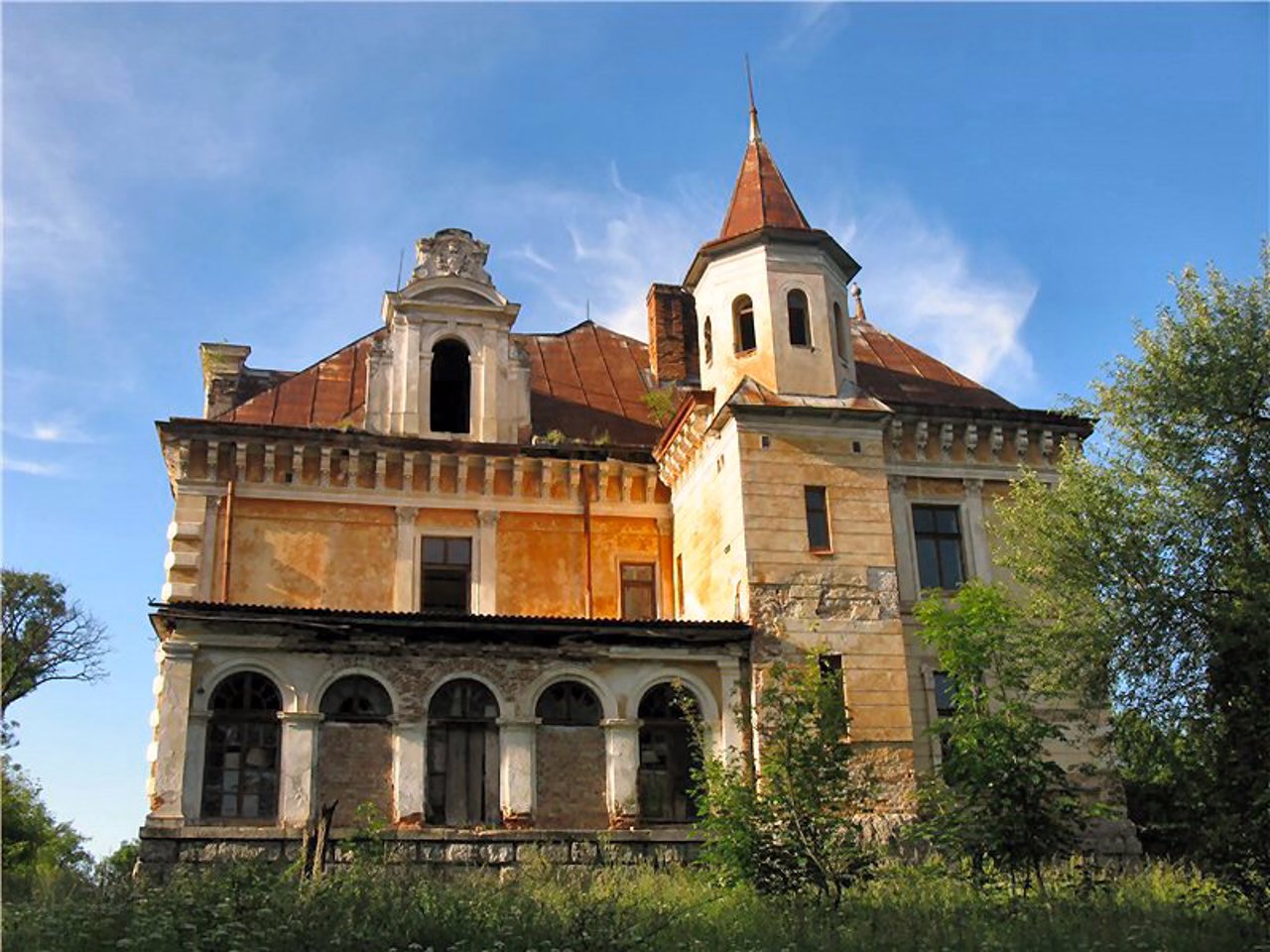 Reys Manor, Pryozerne