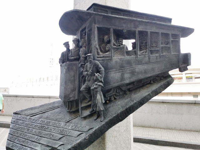 Пам'ятник першому трамваю, Київ