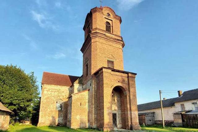 Archangel Michael Church, Holoby