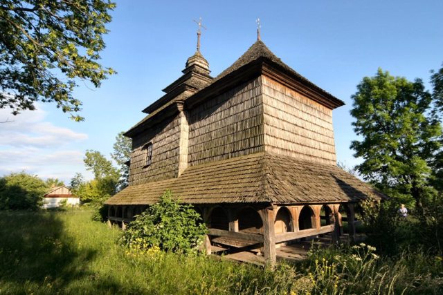 Archangel Michael Church, Kuty