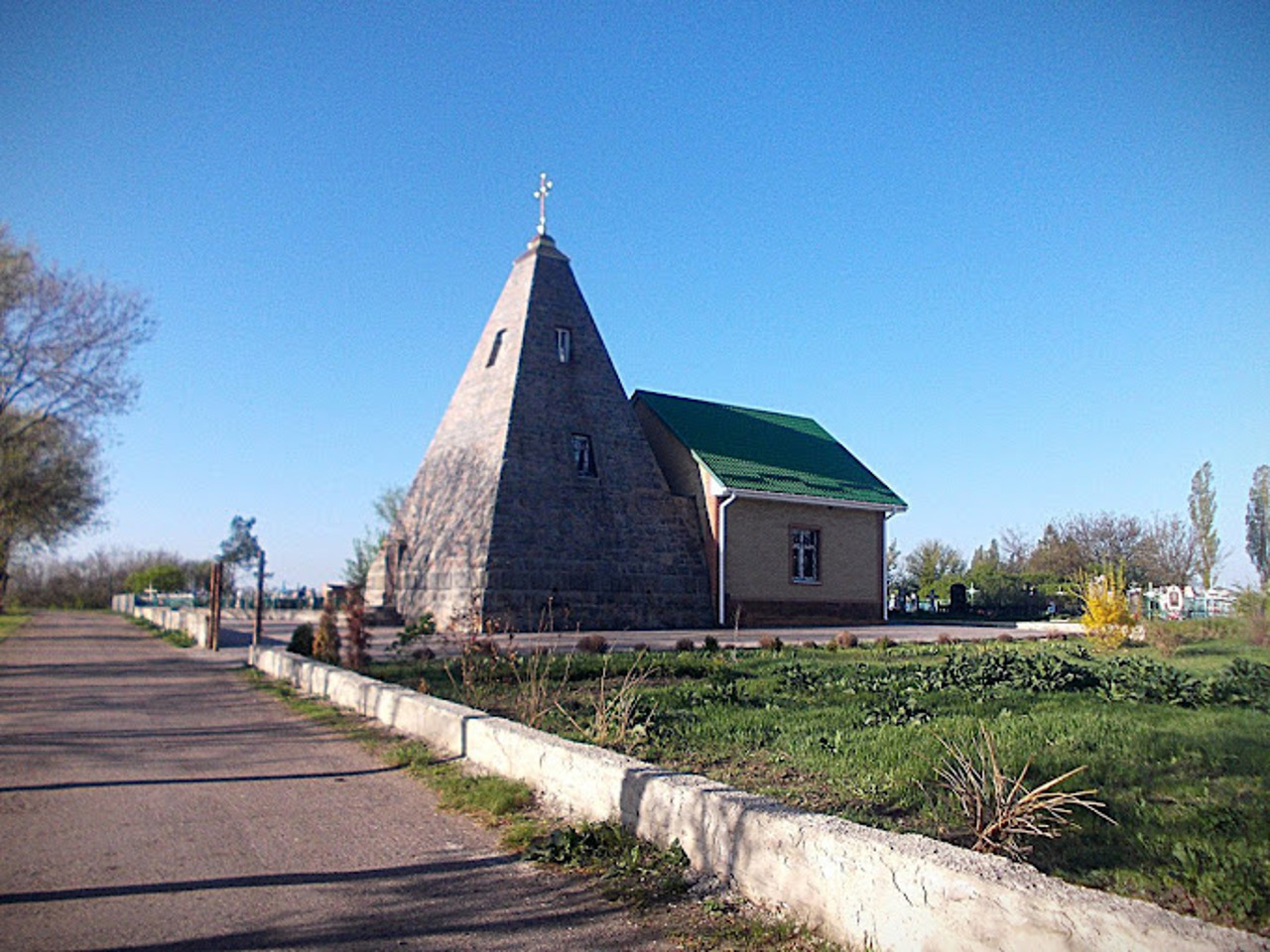 Bilevych Pyramid, Komendantivka