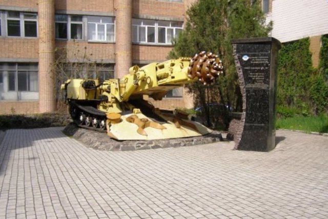 Monument "KSP-32 Tunneling Combine", Donetsk