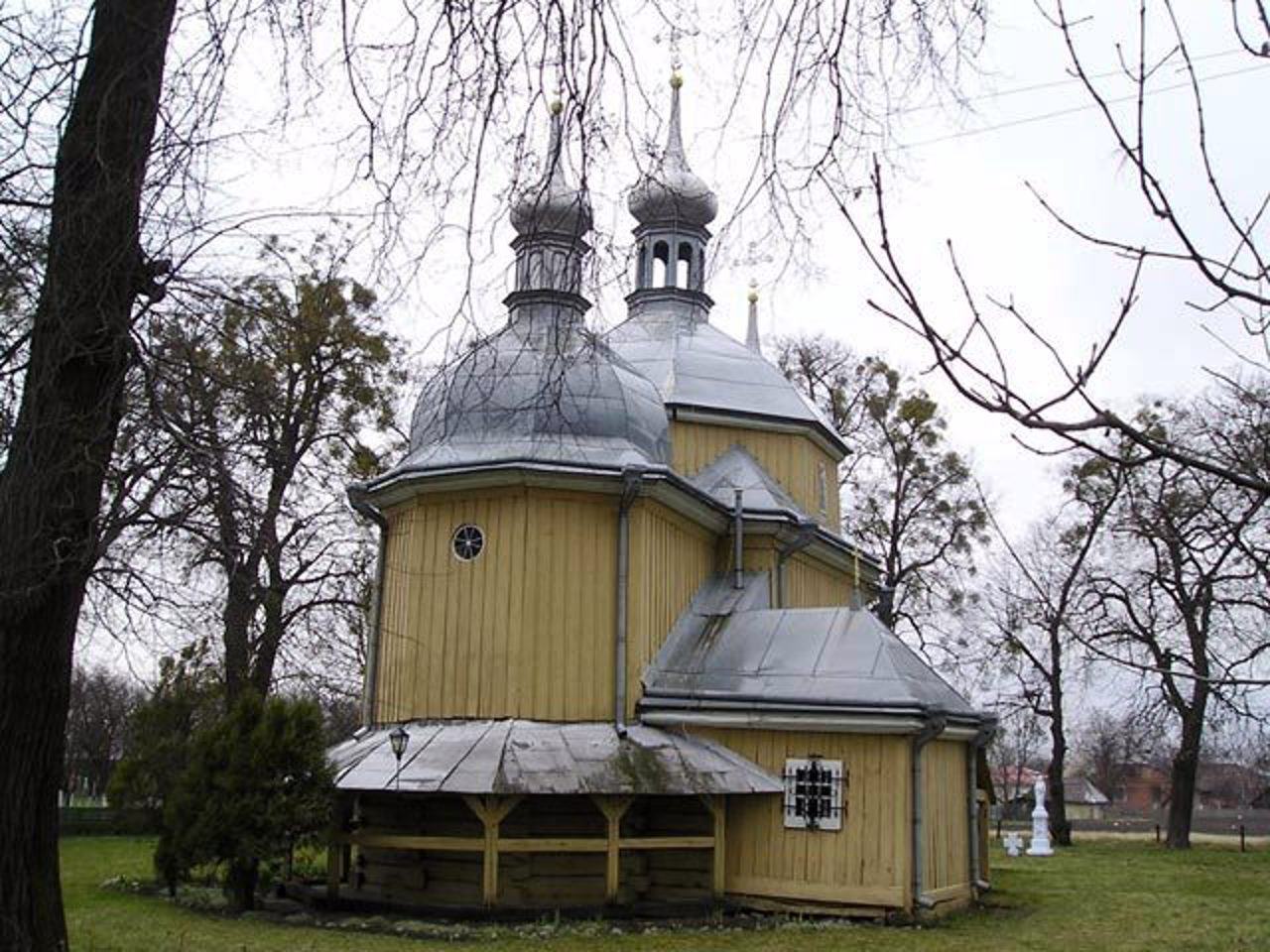 Церква Різдва Богородиці, Кути