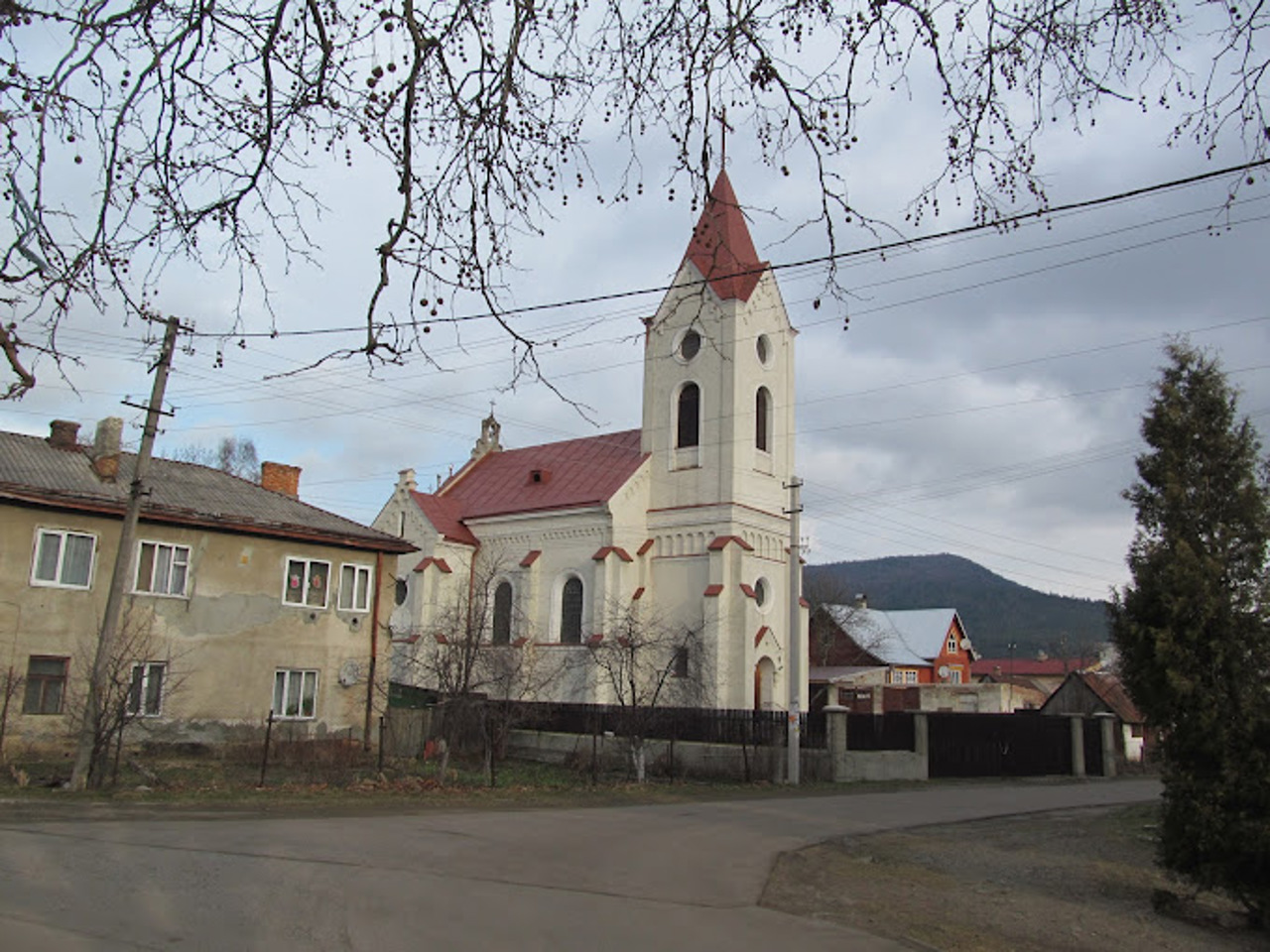 Костел Семи Скорбот Діви Марії, Сколе