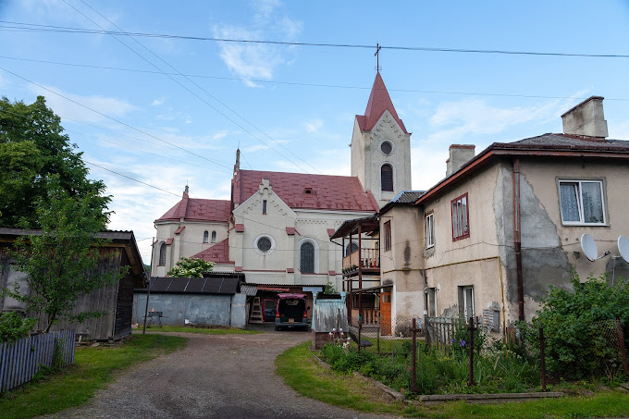Костел Семи Скорбот Діви Марії, Сколе