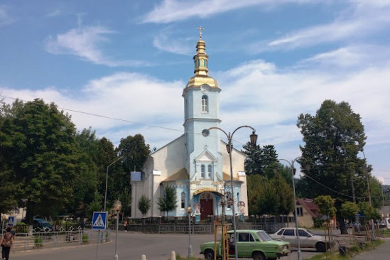 Церква Успіння Богородиці, Довге