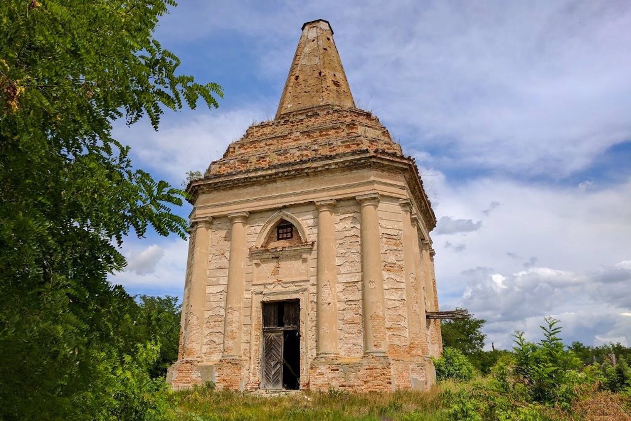 Tomb church of Pidhorskys (Ziggurat), Antoniv