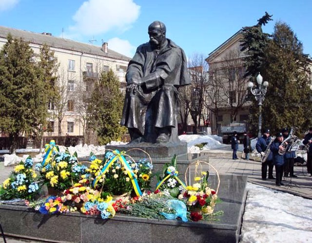 Пам'ятник Тарасові Шевченку, Тернопіль