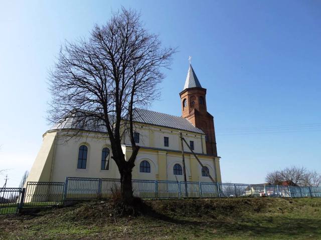 Holy Trinity Church, Zaturtsi