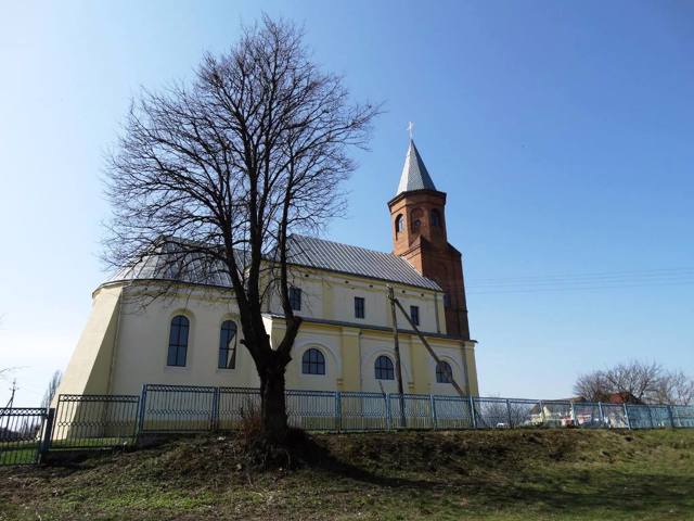 Костел Святої Трійці, Затурці