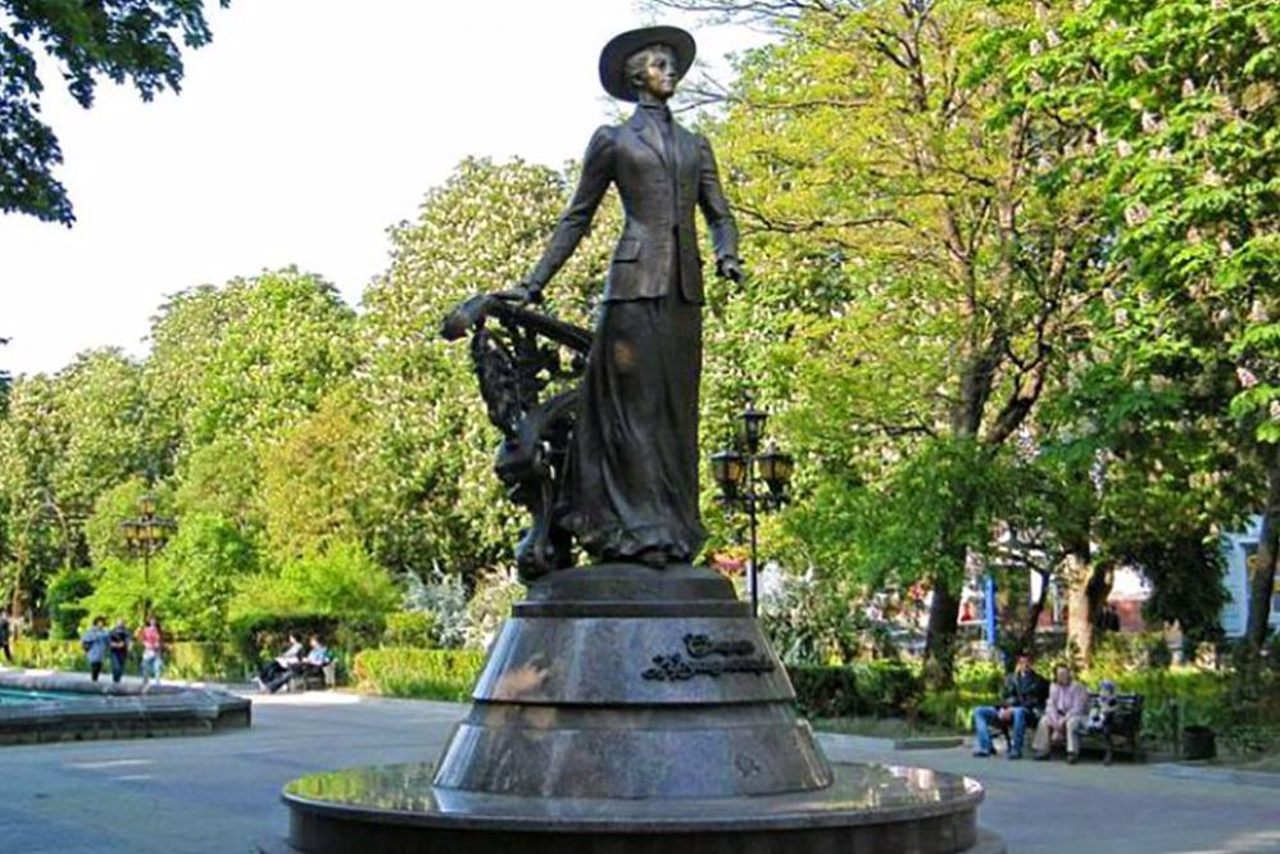 Пам'ятник Соломії Крушельницькій, Тернопіль