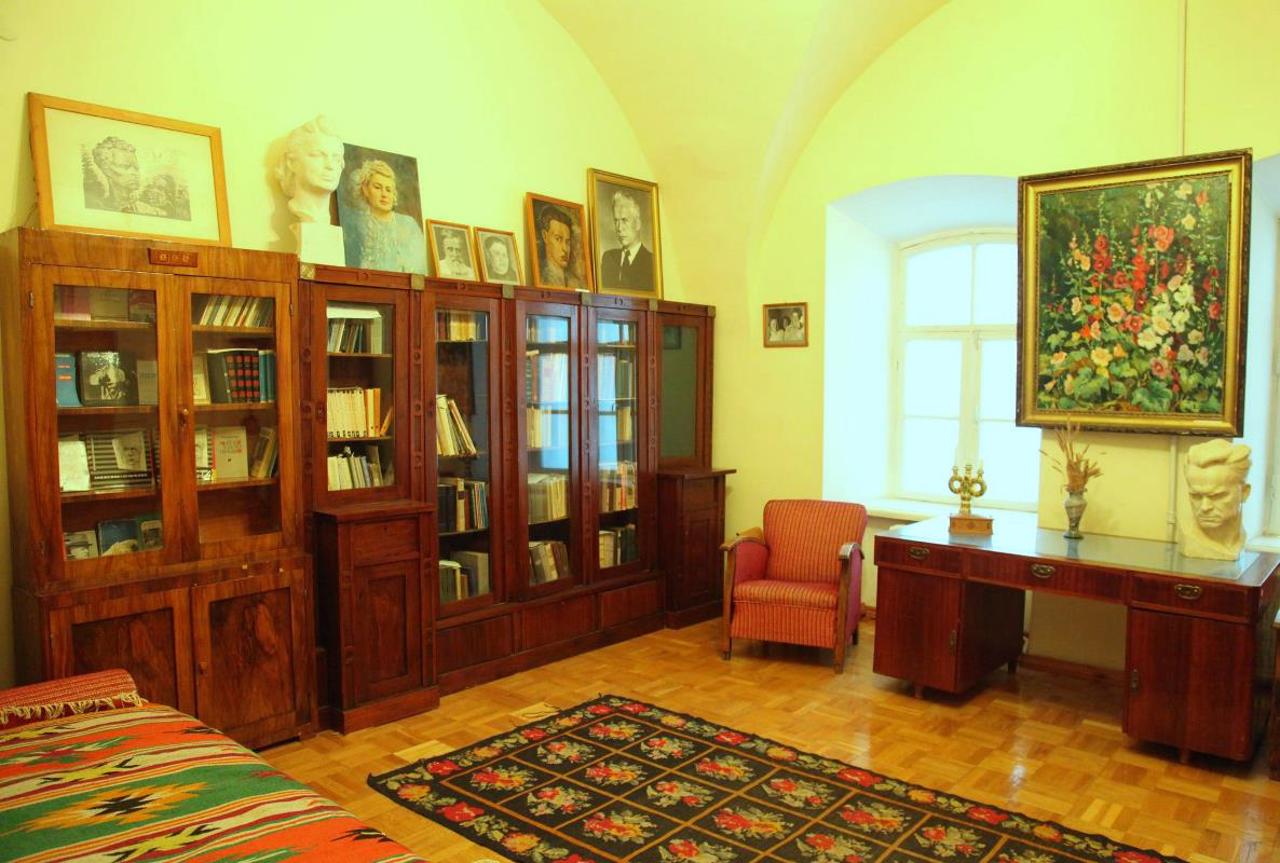 Архив-музей литературы и искусства, Киев
