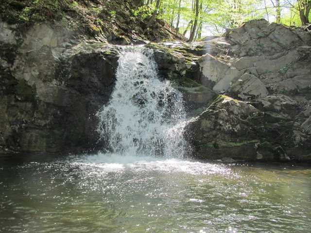 Rushirskyi Waterfall, Liucha
