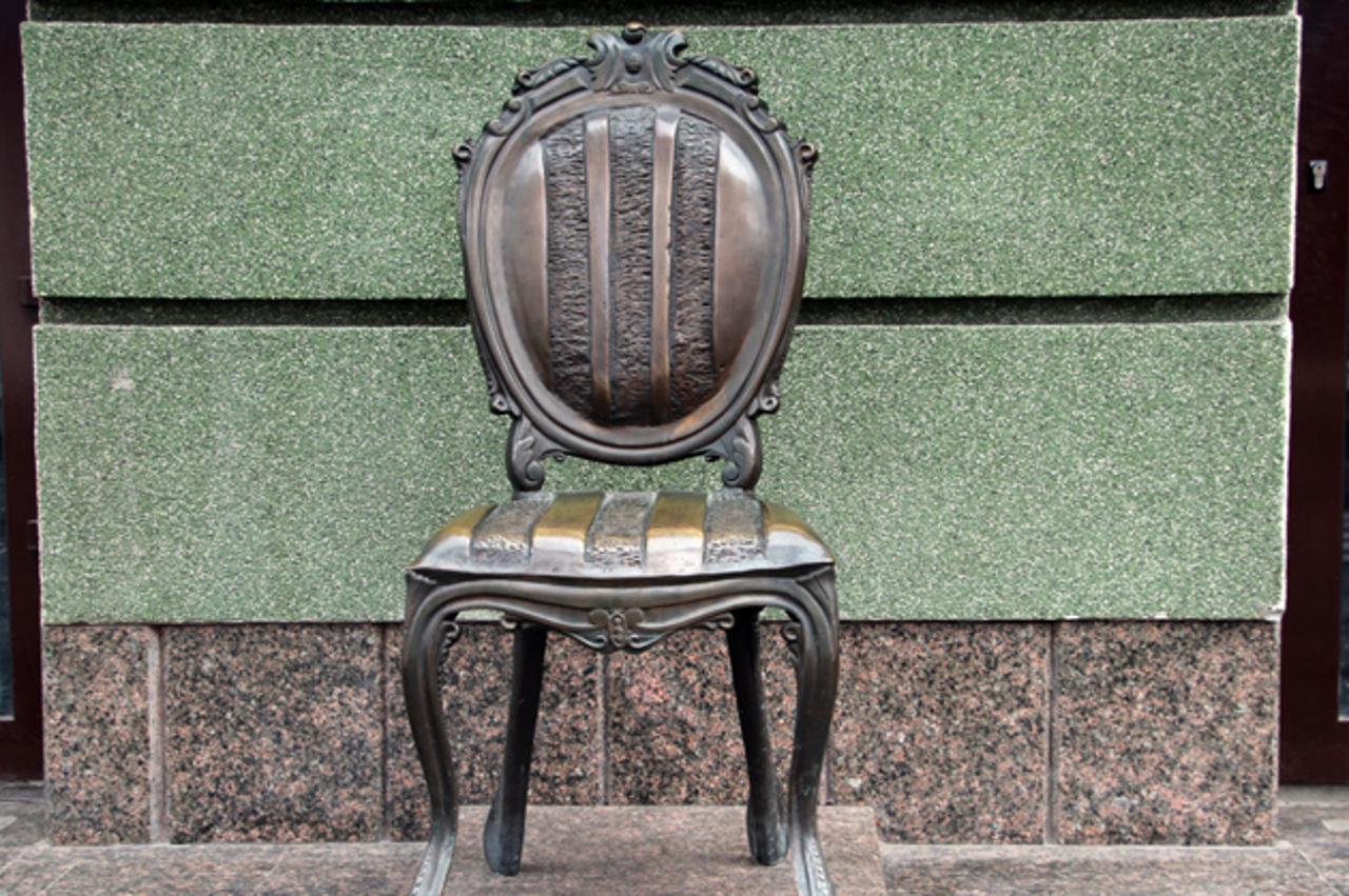 Monuments to the plumber, the invisibility and the chair, Ternopil