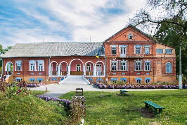 Kolonna-Chesnovsky Palace, Bozhykivtsi