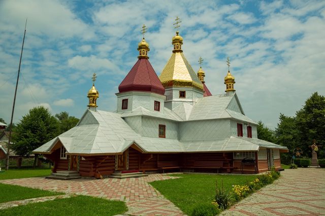 Saint Demetrius Church, Pechenizhyn