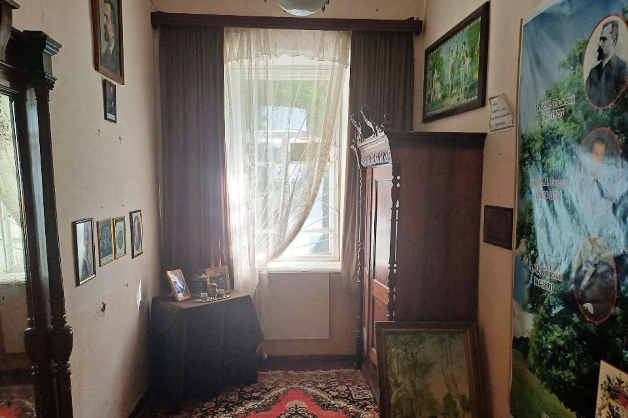 Onufriivka Local Lore Museum, Tolstoy Room