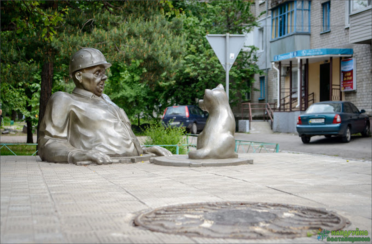 Plumber Monument, Horishni Plavni